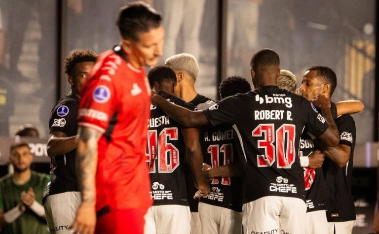 Vasco vence Barracas, termina em segundo e vai jogar os playoffs da Sul-Americana