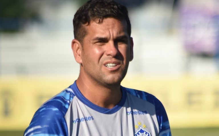 Vitória duela de olho na liderança da Série D