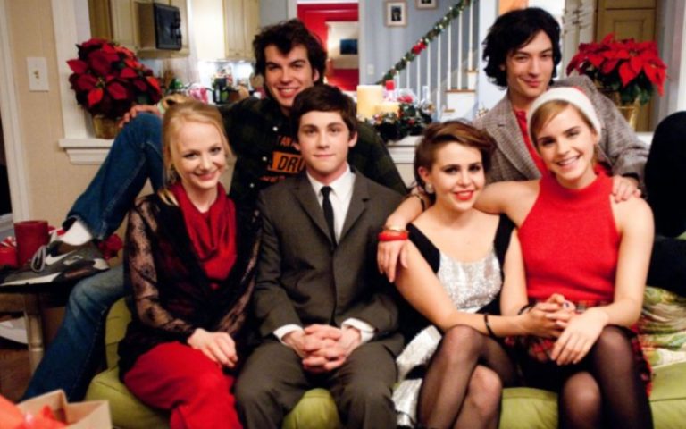 Além do romance: 5 filmes e séries que celebram a força da amizade