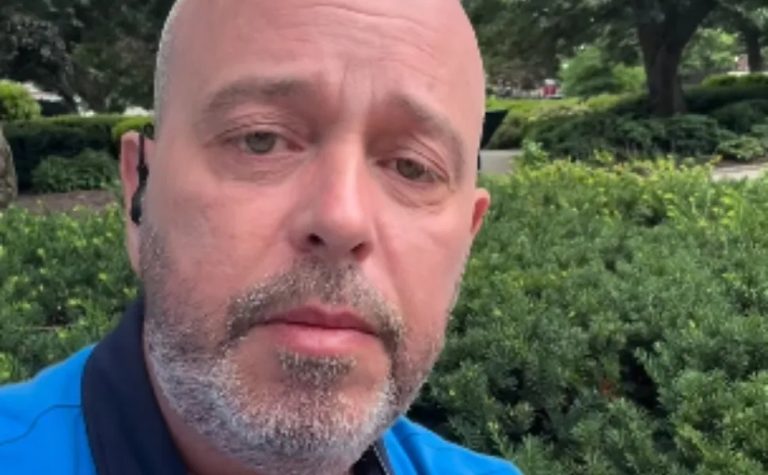 Alex Escobar diz que ainda não sabe o que causou mal-estar ao vivo