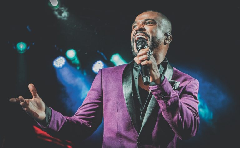Alexandre Pires leva sucessos ao Festival de Inverno de Guaçuí