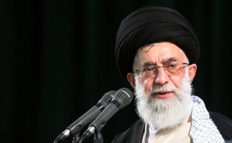 Ali Khamenei, ex-líder supremo do Irã, será sepultado em 9 de julho