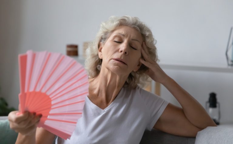 Anvisa aprova medicamento não hormonal contra sintomas da menopausa