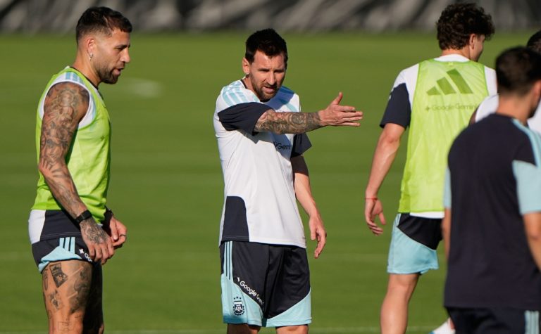 Argentina estreia cercada de expectativas sobre Messi