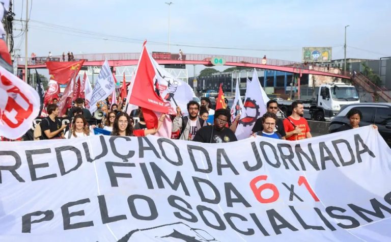 Ato no Rio abre mobilização para pressionar Senado pelo fim da 6×1