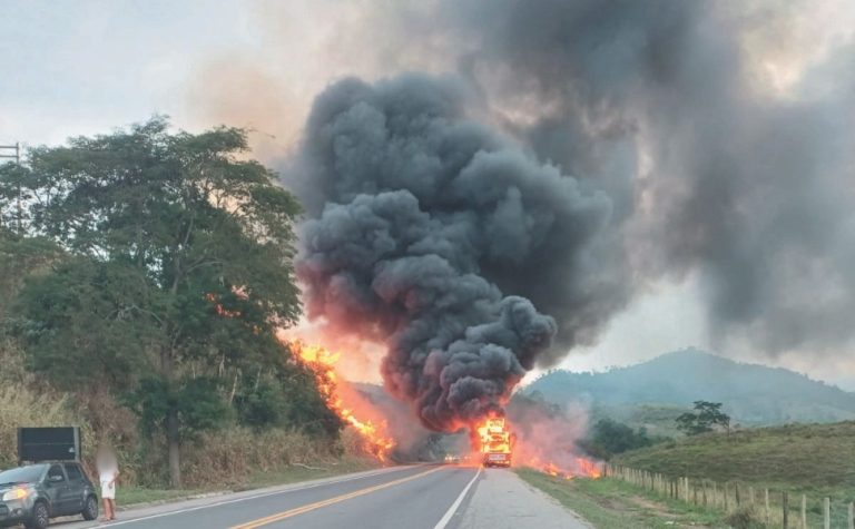 BR-101 é totalmente liberada após incêndio que destruiu carros elétricos no ES