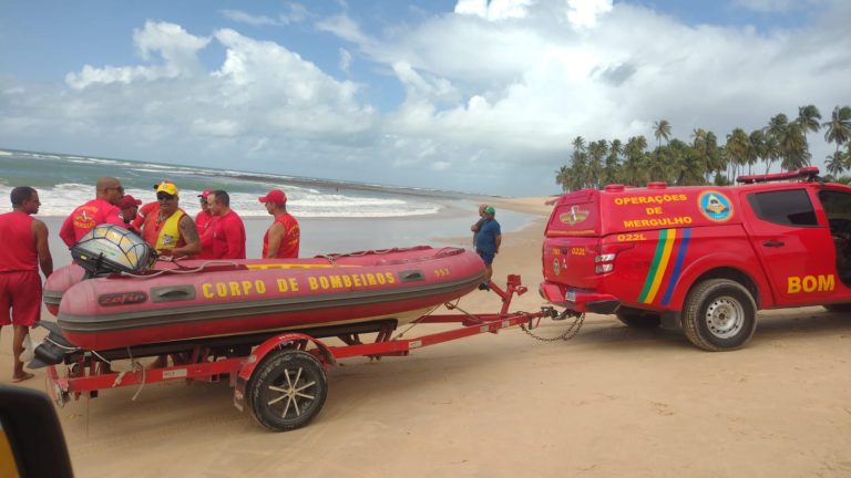 Bombeiros seguem nas buscas por jovem de 15 anos desaparecido na Praia do Paiva