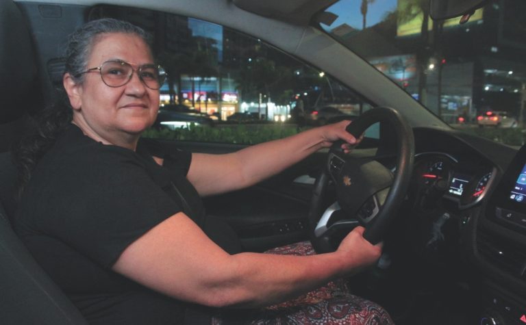 Busca pela primeira habilitação aumenta após os 50 anos
