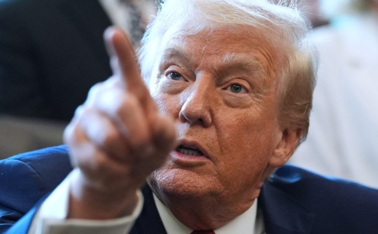 Trump diz que Israel e Irã devem parar imediatamente com ‘troca de tiros’