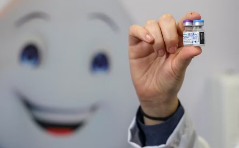Casos de bronquiolite em bebês caem após chegada de vacina para gestantes no SUS