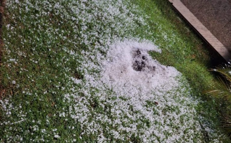Chuva de granizo assusta moradores no Sul do ES