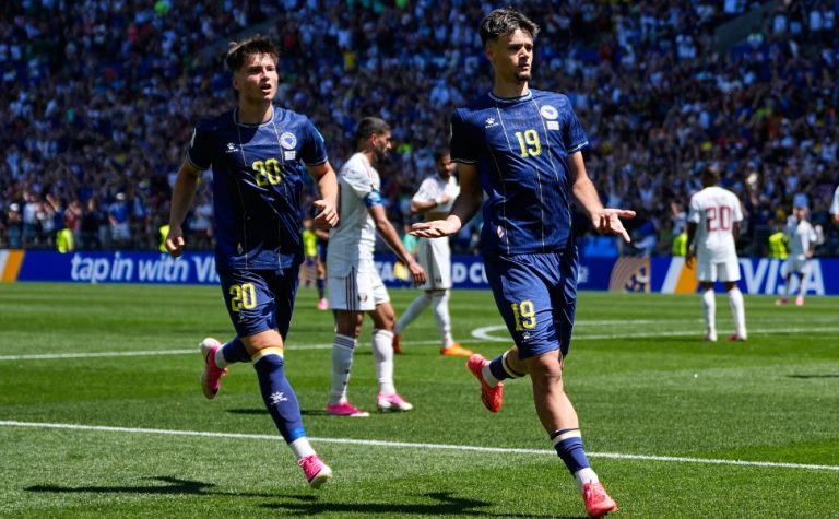 Com brilho de Alajbegovic, Bósnia vence Catar e mantém sonho inédito na Copa