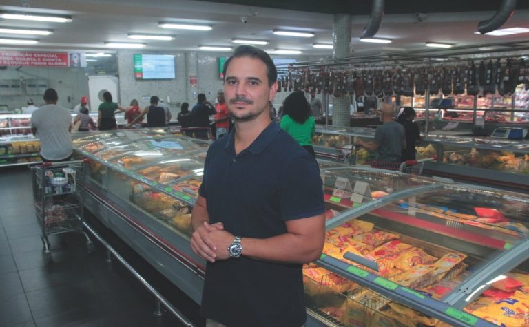 Confira o horário especial de fechamento de supermercados e shoppings neste sábado