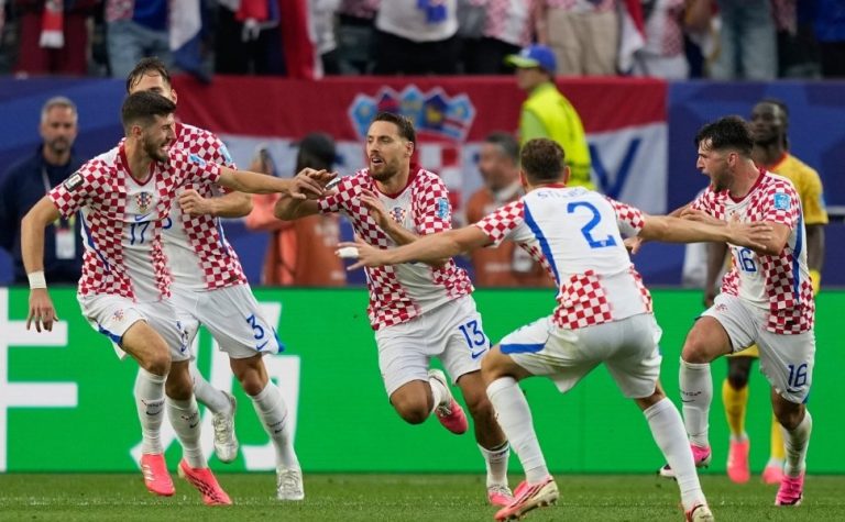 Croácia vence Gana, avança em segundo e evita possível duelo com o Brasil na Copa