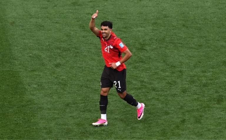 Egito leva sufoco do Irã, mas segura empate e garante classificação inédita