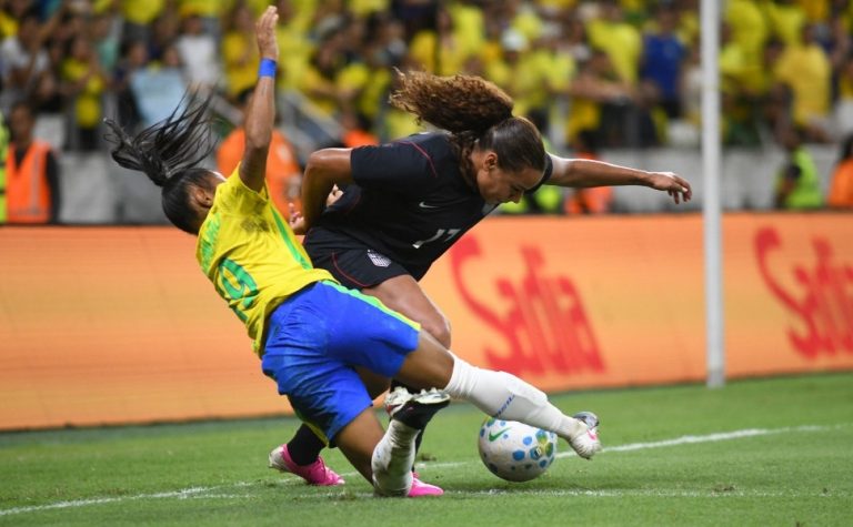 Em jogo nervoso, seleção brasileira feminina de futebol perde para os EUA