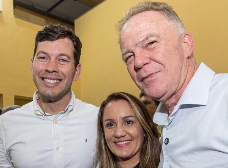 Emanuela Pedroso à espera das bênçãos de Arnaldinho Borgo