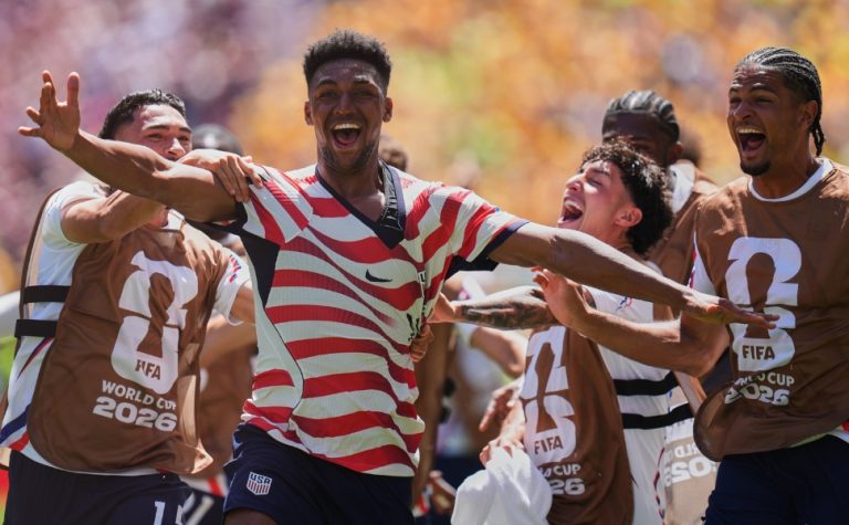 Estados Unidos vencem Austrália em jogo marcado por polêmicas e garantem classifica