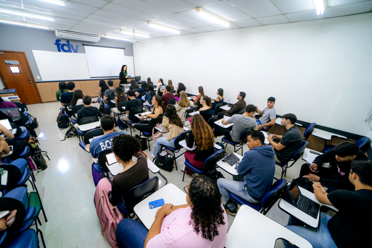 FDV celebra 30 anos com inovação e formação internacional