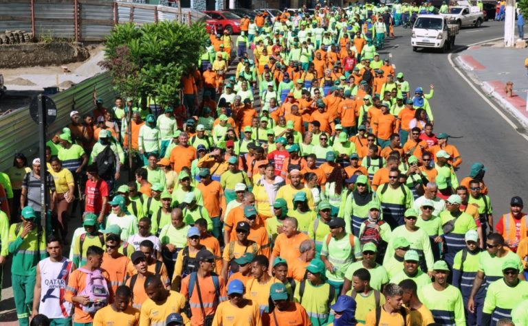 Greve nacional dos garis é suspensa após assembleia