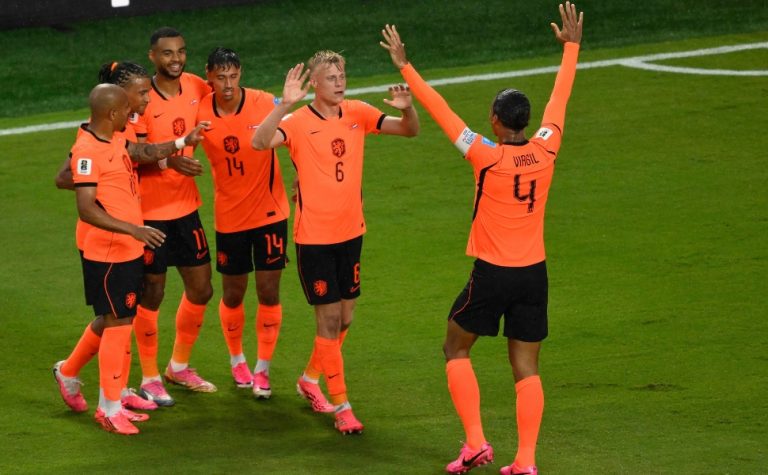 Holanda supera Tunísia, foge do Brasil e pega Marrocos no mata-mata