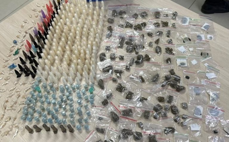 Homem é preso e drogas são apreendidas em Cariacica