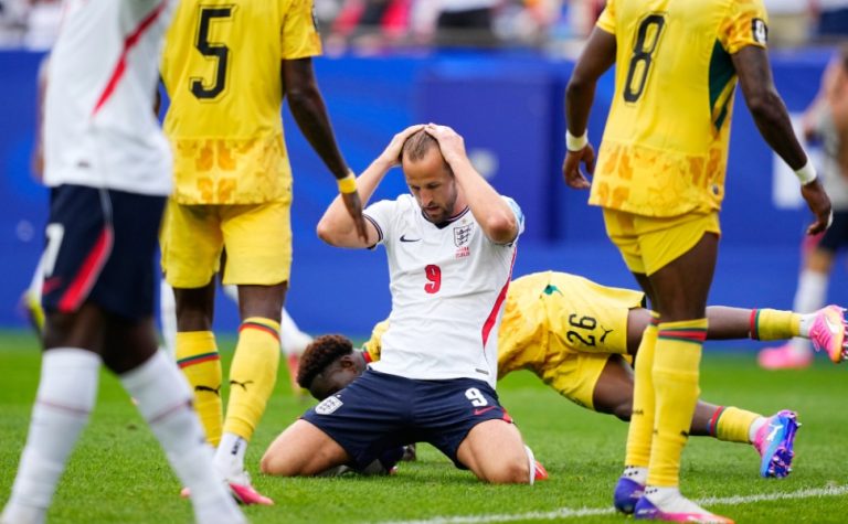 Inglaterra é contida por Gana em empate arrastado com gol incrível perdido por Kane