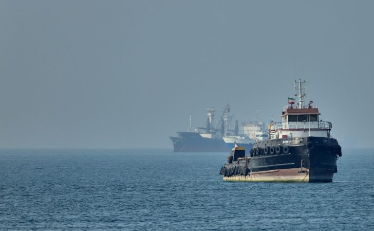 Irã anuncia reabertura do Estreito de Hormuz com cobrança de taxa