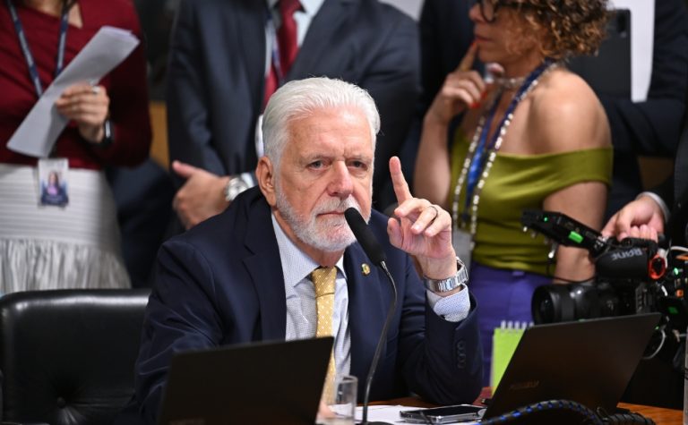 Jaques Wagner deixa liderança do governo no Senado após ser alvo da PF