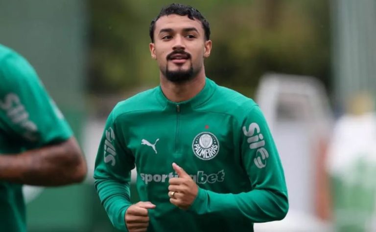 Jefté passa por cirurgia no joelho direito
