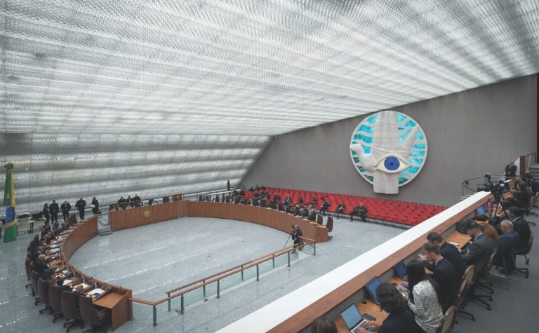 Justiça decide que INSS tem de devolver dinheiro do IR a herdeiros de aposentados
