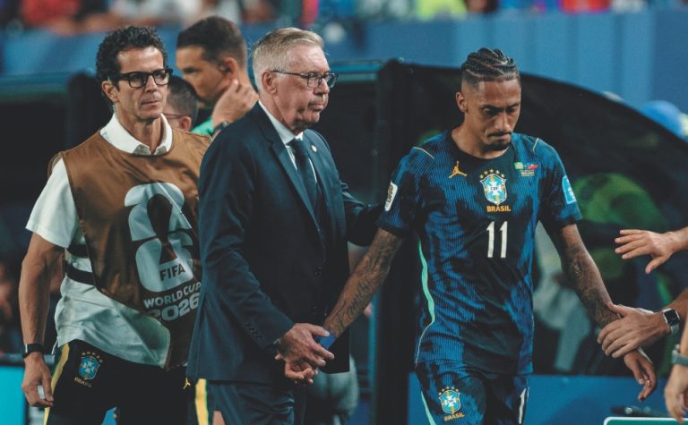 Lesão ameaça sequência de Raphinha na seleção