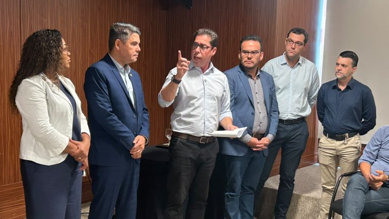Marcelo Santos projeta até quatro federais e oito estaduais pela federação