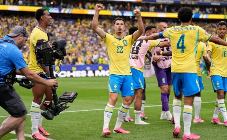 Martinelli se sobrepõe a novatos e vira herói improvável do Brasil na Copa do Mundo