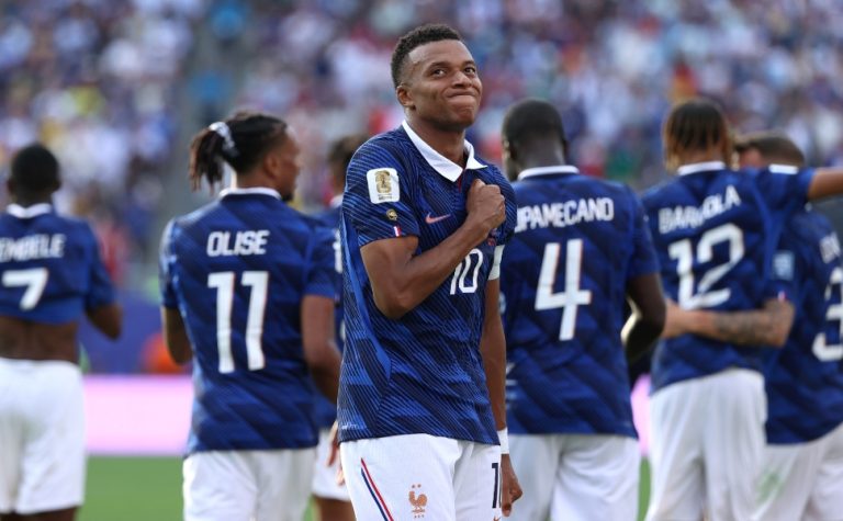 Mbappé destrói Suécia, Olise dá show e França vai às oitavas da Copa