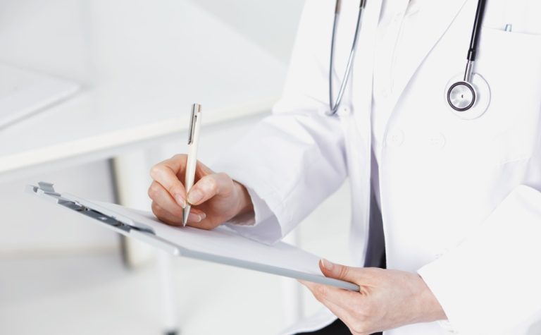 Médicos vão usar inteligência artificial contra falsos profissionais