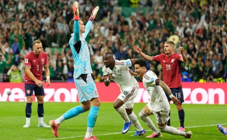 México encanta com vitória sobre a República Tcheca e campanha perfeita na Copa