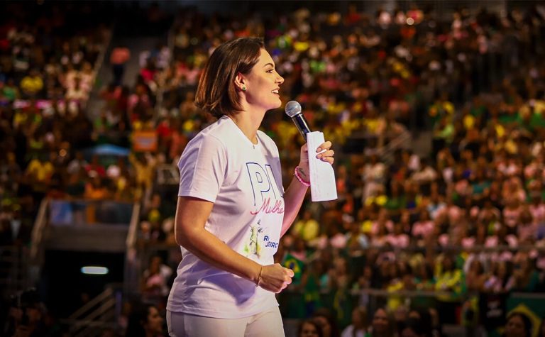 Michelle Bolsonaro convoca apoiadores a fiscalizarem transparência das eleições
