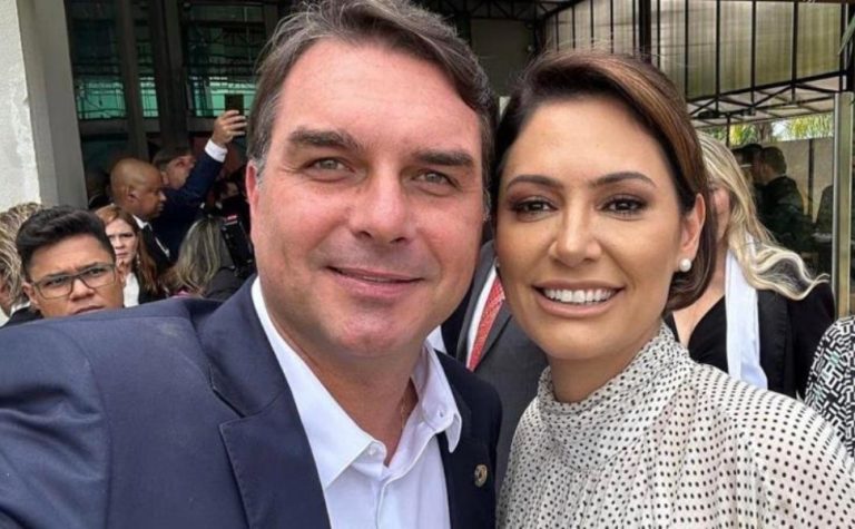 Michelle critica Flávio Bolsonaro e diz que foi maltratada