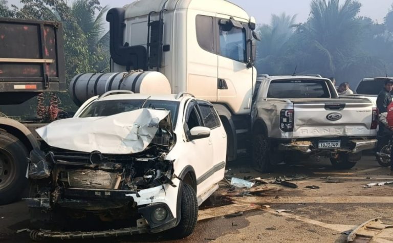 Nevoeiro provoca engavetamento e deixa 5 feridos no Noroeste do ES