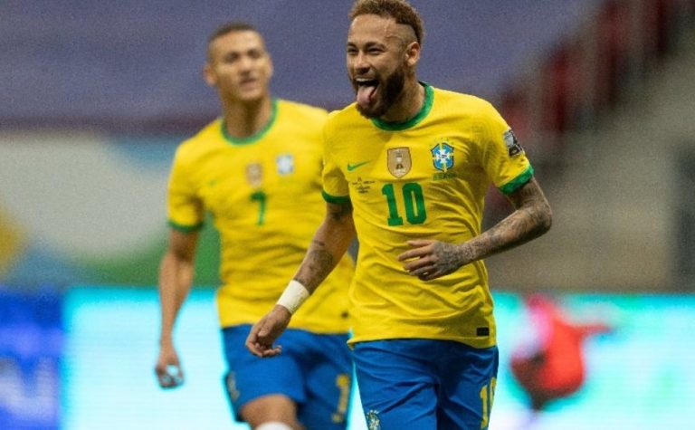 Neymar fará exame para voltar a campo semana que vem, diz Ancelotti