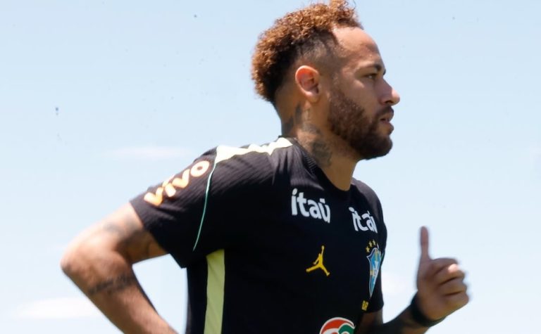 Neymar se junta ao grupo no penúltimo treino antes do duelo contra o Haiti