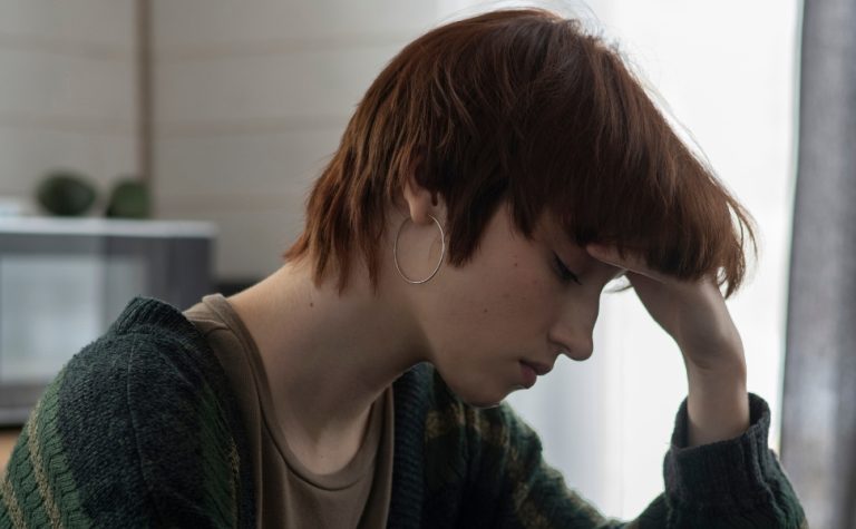 Número de adolescentes internados por ansiedade cresce e alerta pais