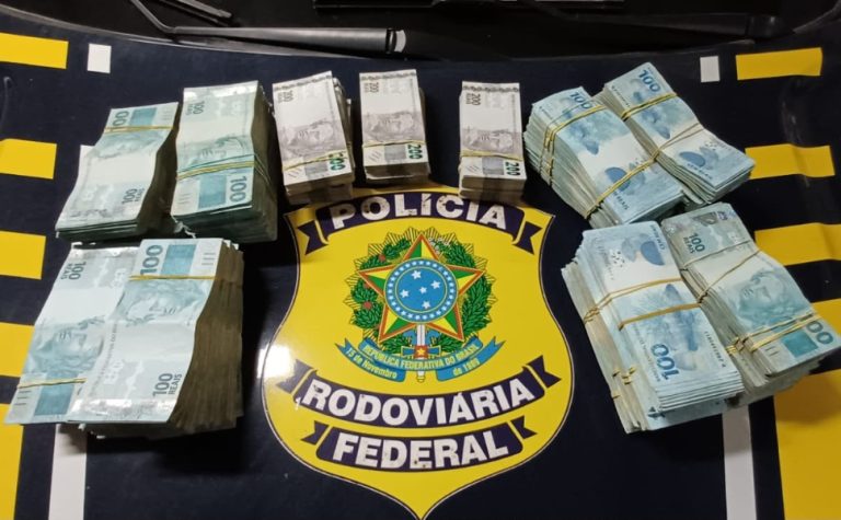 PRF apreende R$ 500 mil em espécie com passageiro durante fiscalização em ônibus