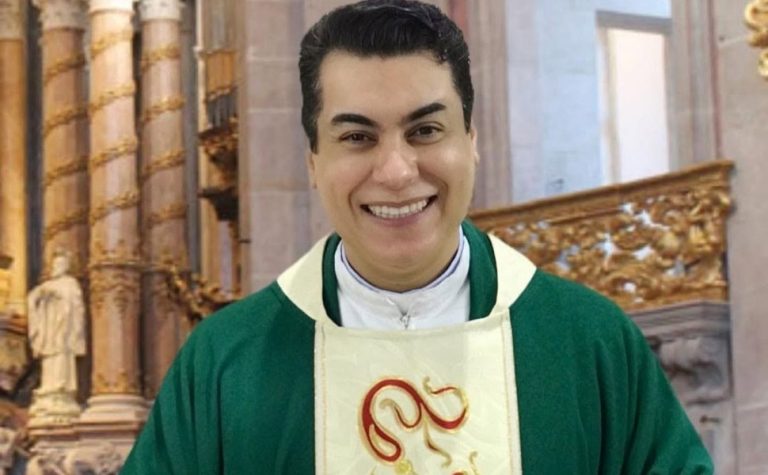 Padre que aconselhou noiva a cancelar casamento vai visitar o ES em julho