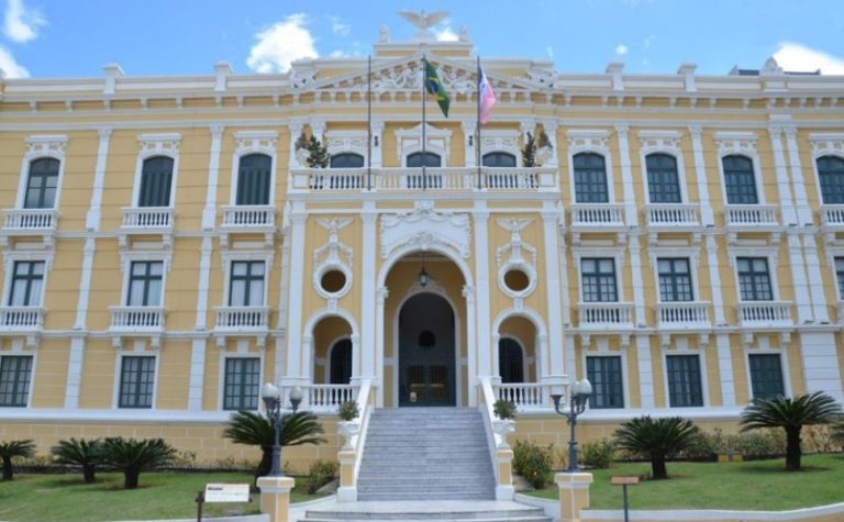 Governo do ES define expediente especial para o dia do próximo jogo do Brasil