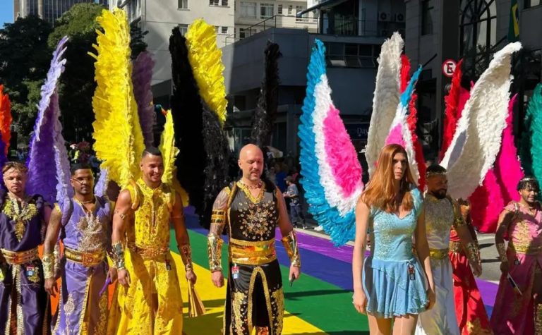 Parada do Orgulho LGBT+ leva cores e vibração à Avenida Paulista