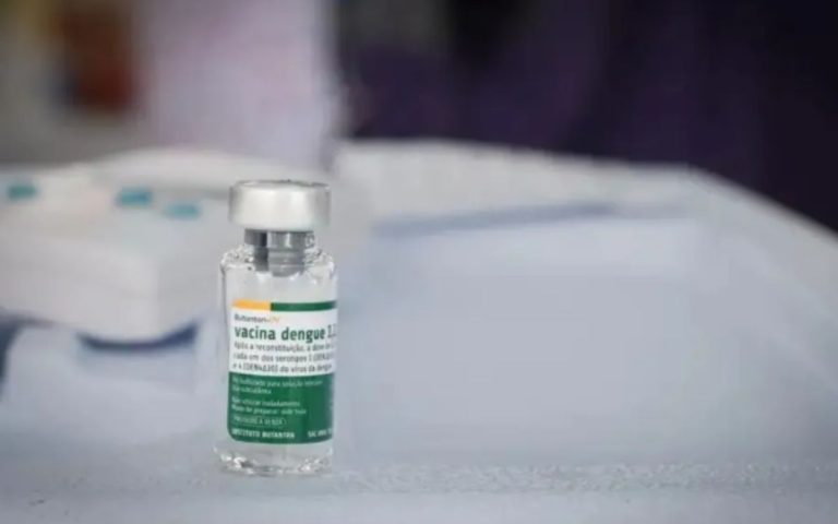 Pernambuco recolhe vacinas da dengue do Butantan após alerta
