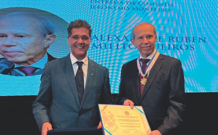 Presidente da Igreja Cristã Maranata recebe homenagem do Governo do ES