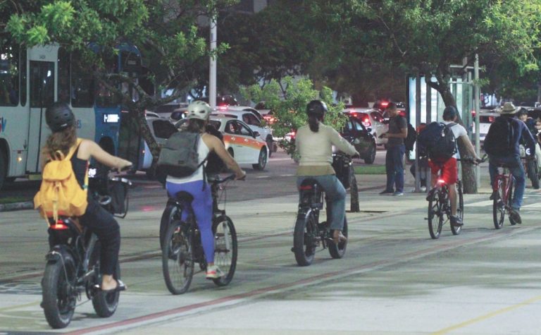 Quais os dias e horários com mais roubos de bikes elétricas no ES?